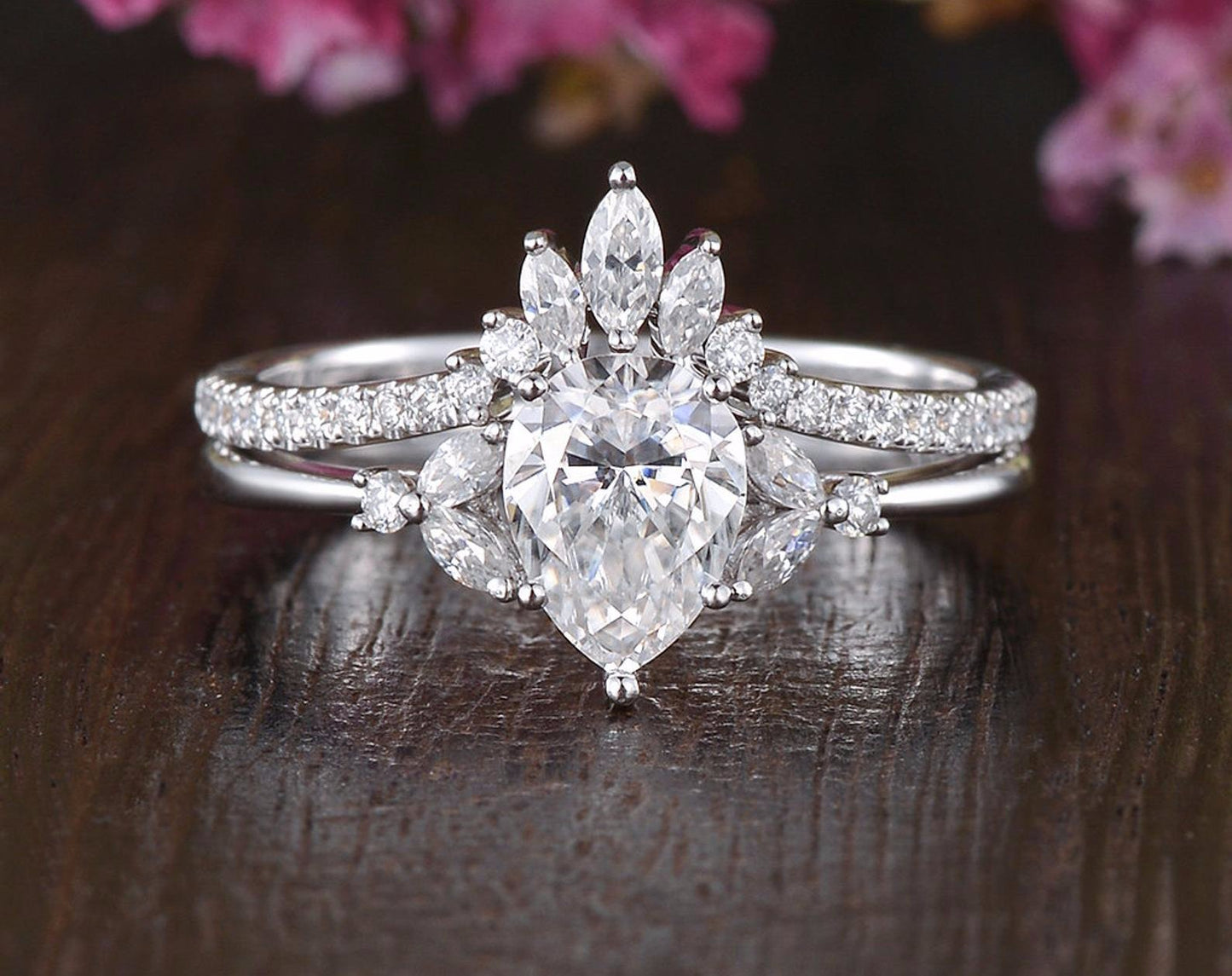 0.75 CT Pear Cluster Moissanite Bridal Ring Set